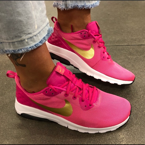 Nike Shoes - 💝Pinky Great day💝Nike New In a Box Size 6.5 Y